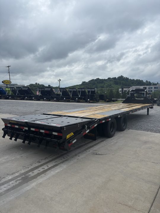 New 2027 Big Tex Trailers 28+5 22GN Deckover Trailer