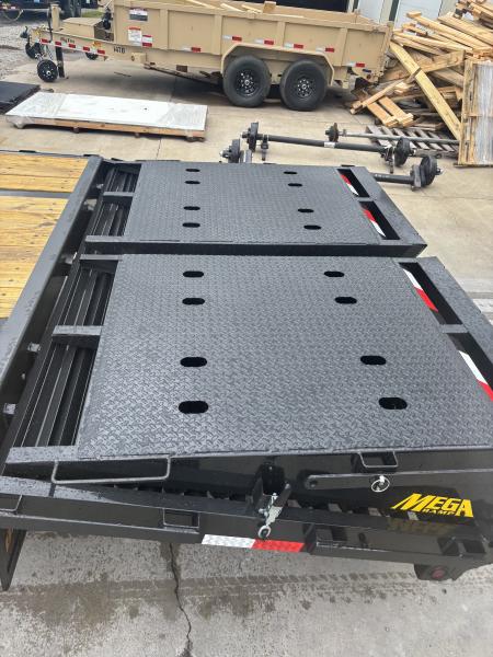 New 2027 Big Tex Trailers 28+5 22GN Deckover Trailer
