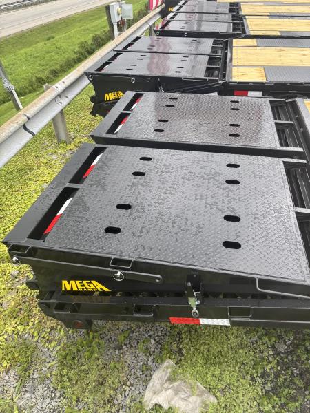 New 2027 Big Tex Trailers 35+5 22GN Deckover Trailer