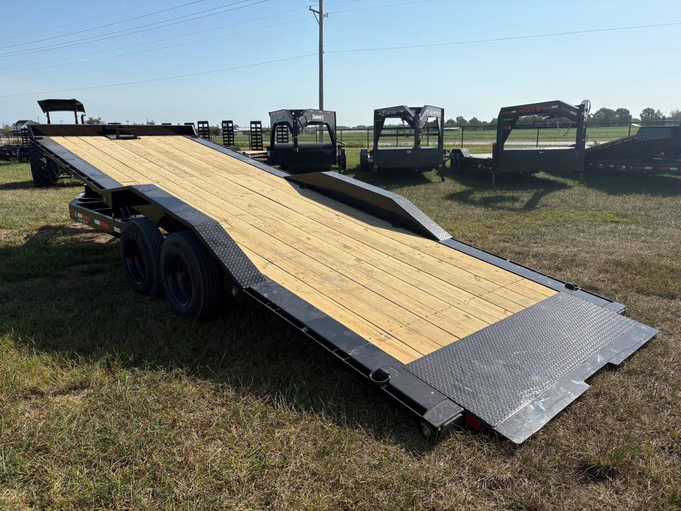 New 2027 MAXX-D 102x24 Tandem 17.5K Tilt Trailer W/ Hydro Jack