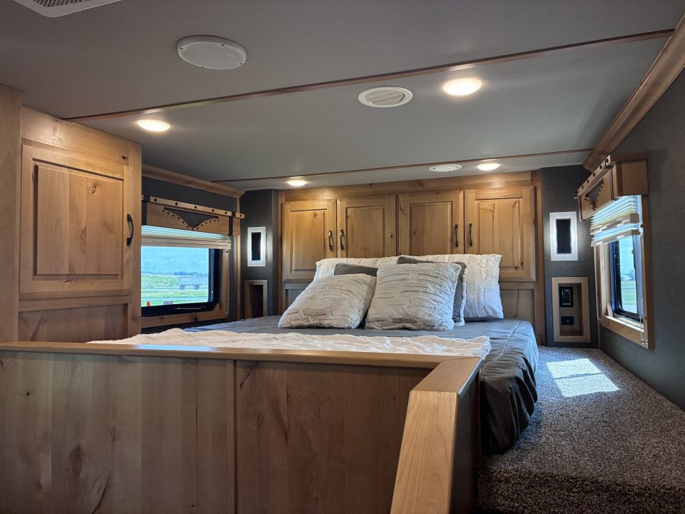 New 2027 SMC Laramie 3H 12' LQ Horse Trailer