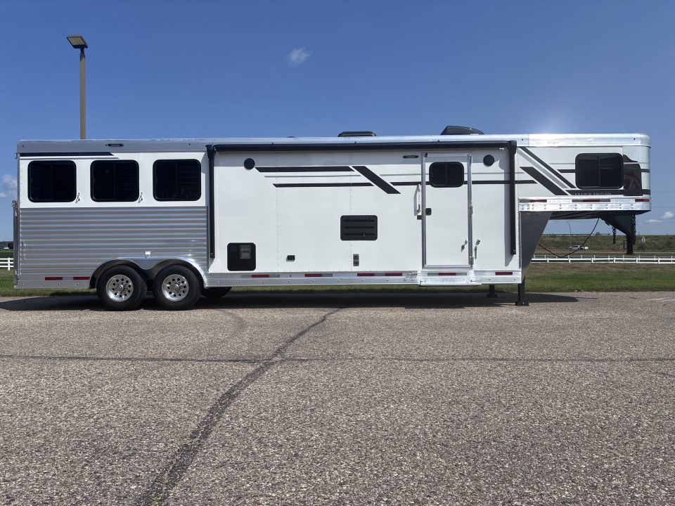 New 2027 SMC Laramie 3H 12' LQ Horse Trailer