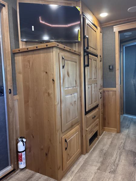New 2027 SMC Laramie 3H 12' LQ Horse Trailer