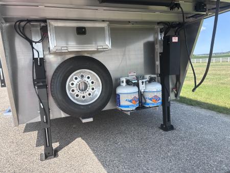 New 2027 SMC Laramie 3H 12' LQ Horse Trailer