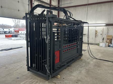 New 2026 Cattle Pro CP1850 Hydraulic Squeeze Chute