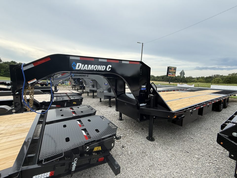 New 2026 Diamond C FMAX 212 32’ Flatbed Trailer, HYD DOVETAIL, HYD JACKS, 25.9K GVWR, ABS BRAKES 17.5 TIRE UPGRADE