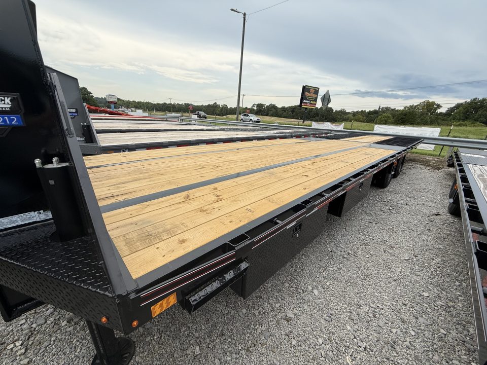 New 2026 Diamond C FMAX 212 32’ Flatbed Trailer, HYD DOVETAIL, HYD JACKS, 25.9K GVWR, ABS BRAKES 17.5 TIRE UPGRADE
