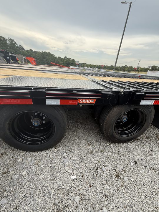 New 2026 Diamond C FMAX 212 32’ Flatbed Trailer, HYD DOVETAIL, HYD JACKS, 25.9K GVWR, ABS BRAKES 17.5 TIRE UPGRADE
