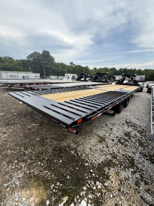 New 2026 Diamond C FMAX 212 32’ Flatbed Trailer, HYD DOVETAIL, HYD JACKS, 25.9K GVWR, ABS BRAKES 17.5 TIRE UPGRADE