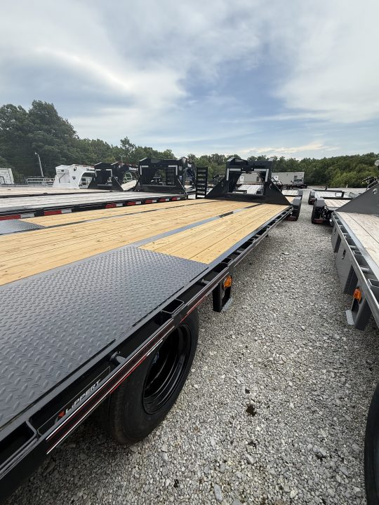 New 2026 Diamond C FMAX 212 32’ Flatbed Trailer, HYD DOVETAIL, HYD JACKS, 25.9K GVWR, ABS BRAKES 17.5 TIRE UPGRADE