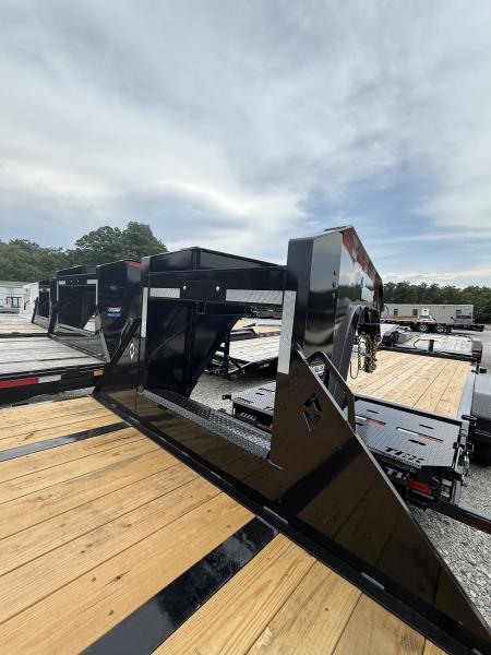New 2026 Diamond C FMAX 212 32’ Flatbed Trailer, HYD DOVETAIL, HYD JACKS, 25.9K GVWR, ABS BRAKES 17.5 TIRE UPGRADE