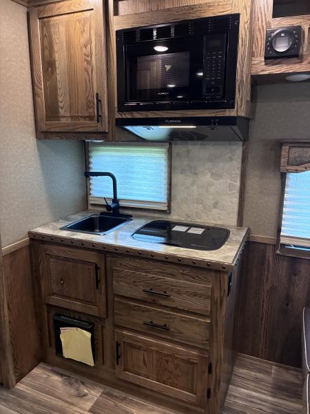 New 2027 Lakota Infinity 2H/Toy Hauler 9'LQ Straight Load Horse Trailer