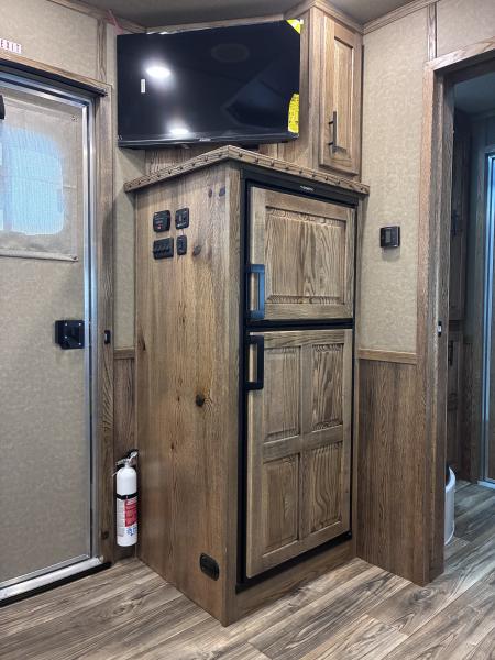 New 2027 Lakota Infinity 2H/Toy Hauler 9'LQ Straight Load Horse Trailer