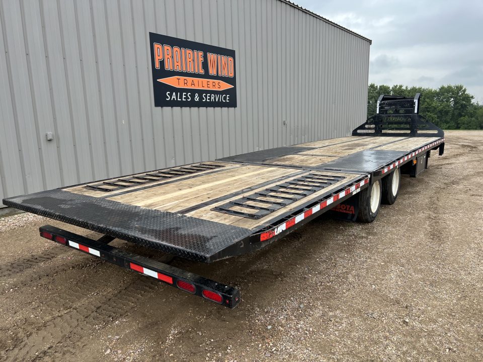 Used 2021 Midsota 32' Gooseneck Hydraulic Tail Flatbed Trailer