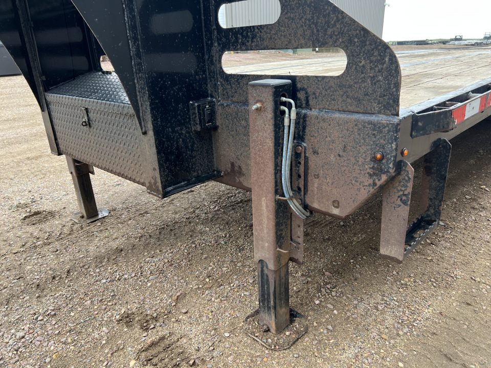 Used 2021 Midsota 32' Gooseneck Hydraulic Tail Flatbed Trailer