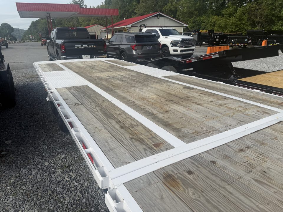 Used 2026 Diamond C DET210 DECK OVER TILT 102 X26 HYDRO JACK @ SOLAR CHARGER