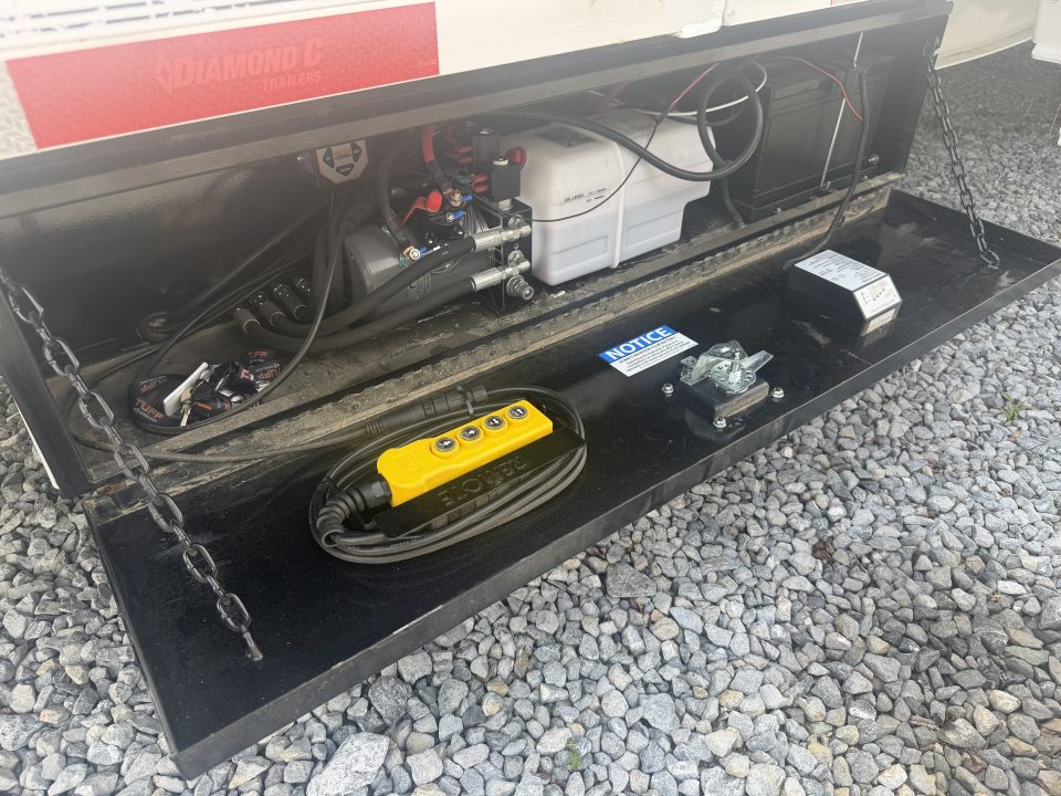 Used 2026 Diamond C DET210 DECK OVER TILT 102 X26 HYDRO JACK @ SOLAR CHARGER