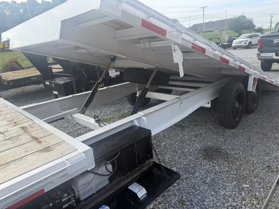 Used 2026 Diamond C DET210 DECK OVER TILT 102 X26 HYDRO JACK @ SOLAR CHARGER