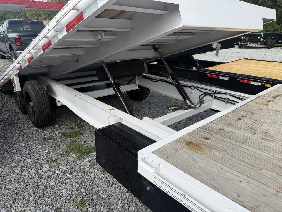 Used 2026 Diamond C DET210 DECK OVER TILT 102 X26 HYDRO JACK @ SOLAR CHARGER
