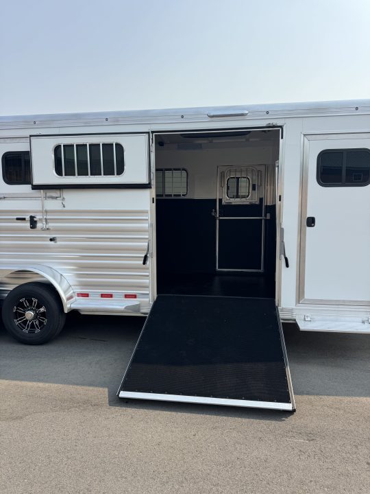 New 2027 Cimarron 2+1 Warmblood Gooseneck Horse Trailer