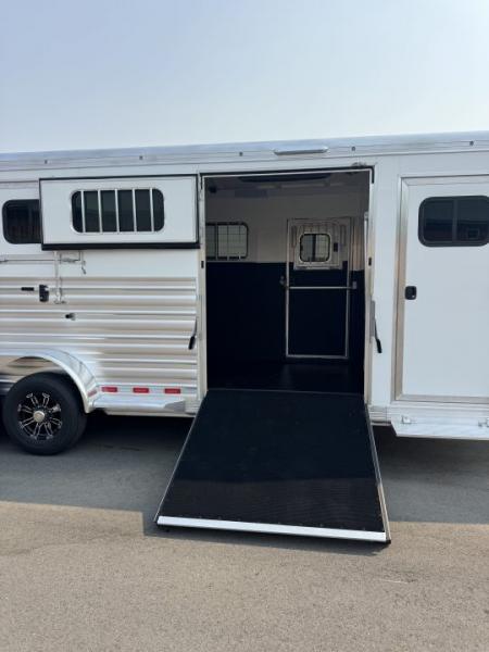 New 2027 Cimarron 2+1 Warmblood Gooseneck Horse Trailer