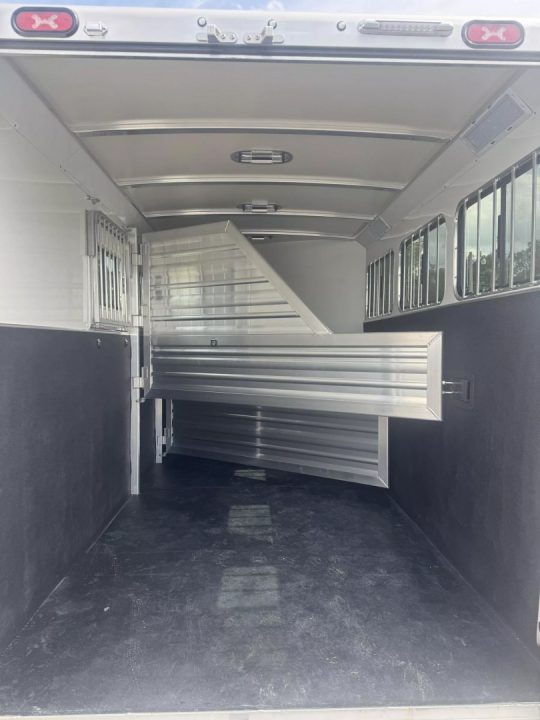 New 2027 Cimarron 3 Horse Bumper Pull