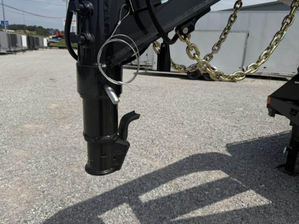 New HillCrest Gooseneck 35+5 25.9 W/ Max Ramps