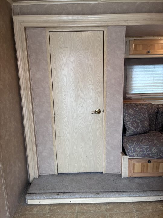 Used 2005 Exiss Trailers 4H 14'LQ Horse Trailer