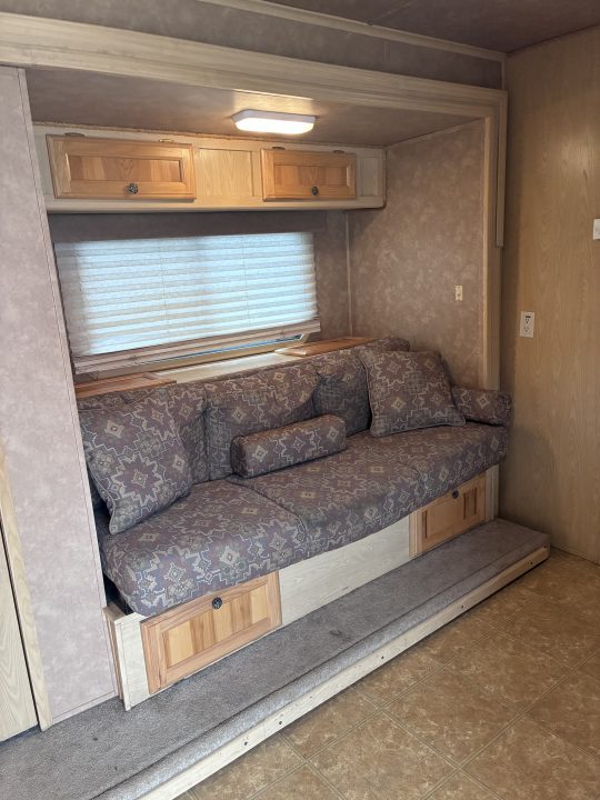 Used 2005 Exiss Trailers 4H 14'LQ Horse Trailer
