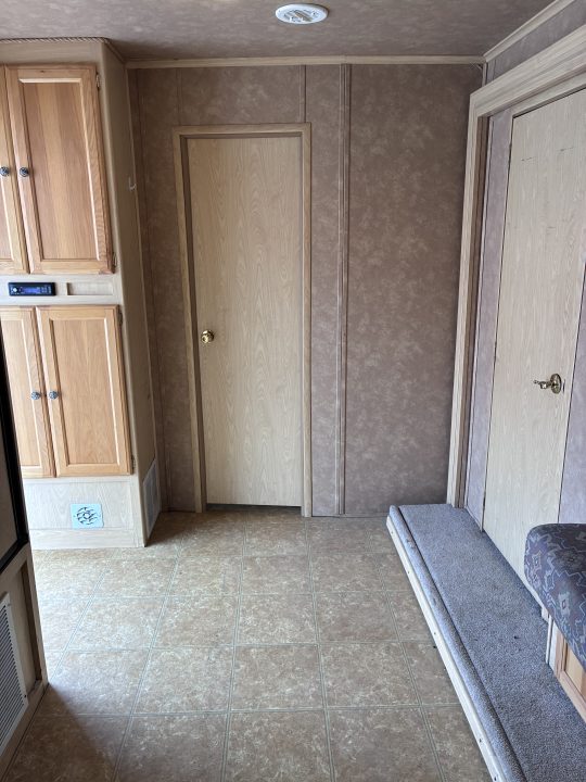 Used 2005 Exiss Trailers 4H 14'LQ Horse Trailer