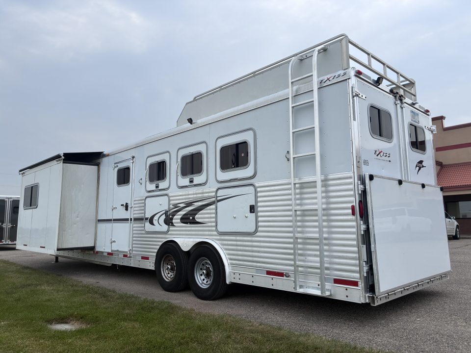 Used 2005 Exiss Trailers 4H 14'LQ Horse Trailer
