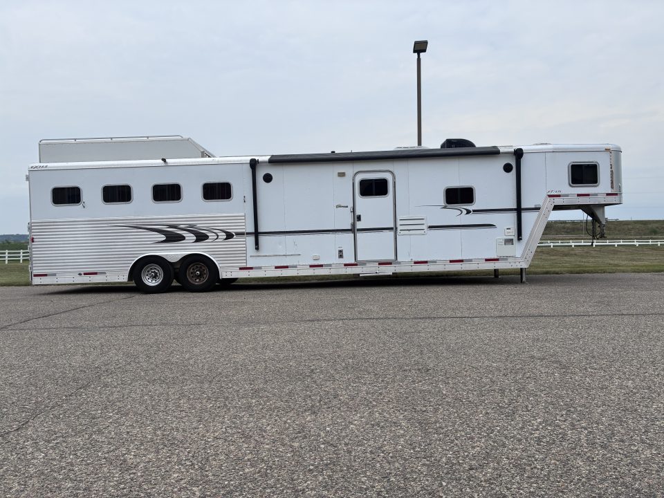 Used 2005 Exiss Trailers 4H 14'LQ Horse Trailer