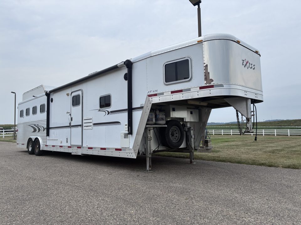 Used 2005 Exiss Trailers 4H 14'LQ Horse Trailer