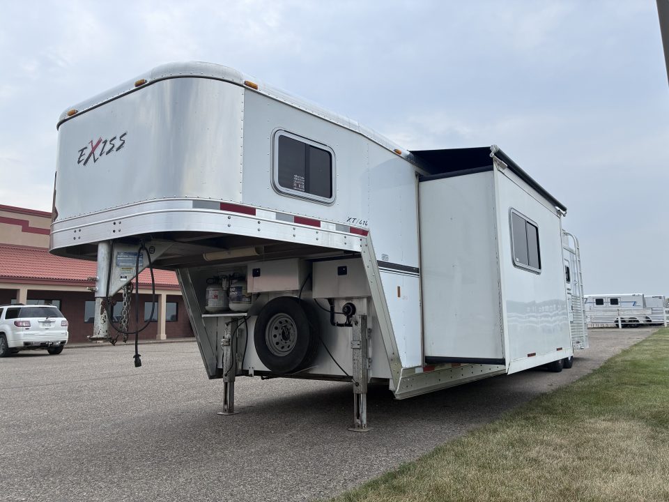 Used 2005 Exiss Trailers 4H 14'LQ Horse Trailer