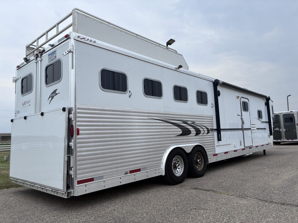 Used 2005 Exiss Trailers 4H 14'LQ Horse Trailer