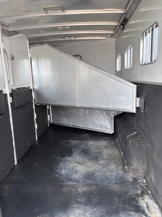 Used 2005 Exiss Trailers 4H 14'LQ Horse Trailer