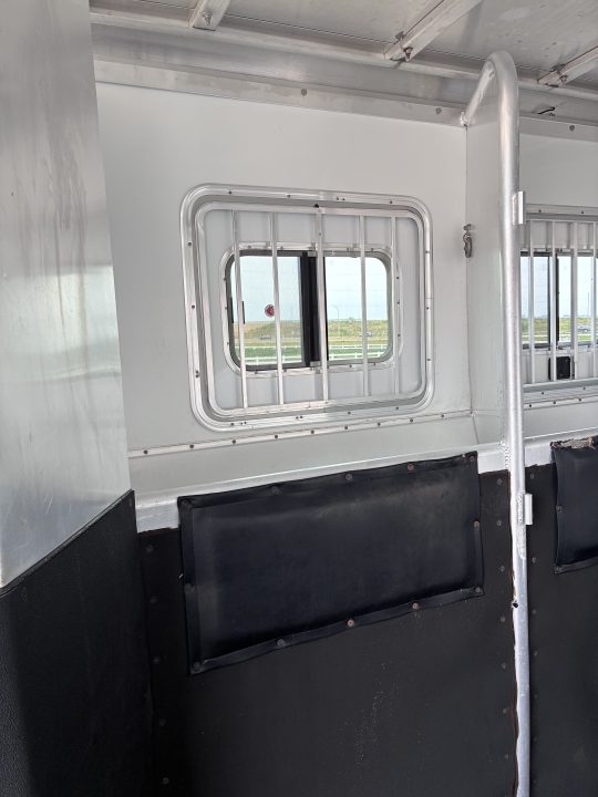 Used 2005 Exiss Trailers 4H 14'LQ Horse Trailer