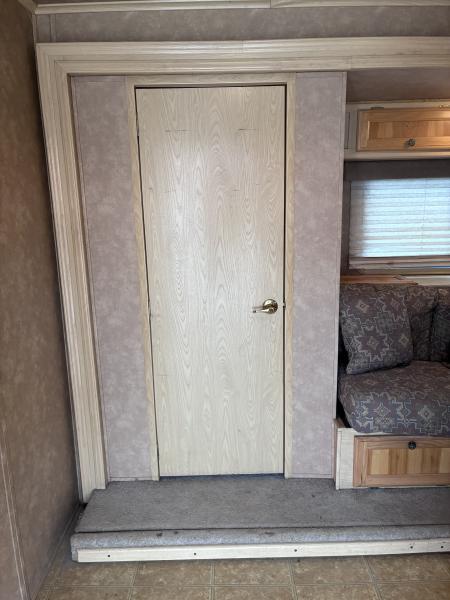 Used 2005 Exiss Trailers 4H 14'LQ Horse Trailer