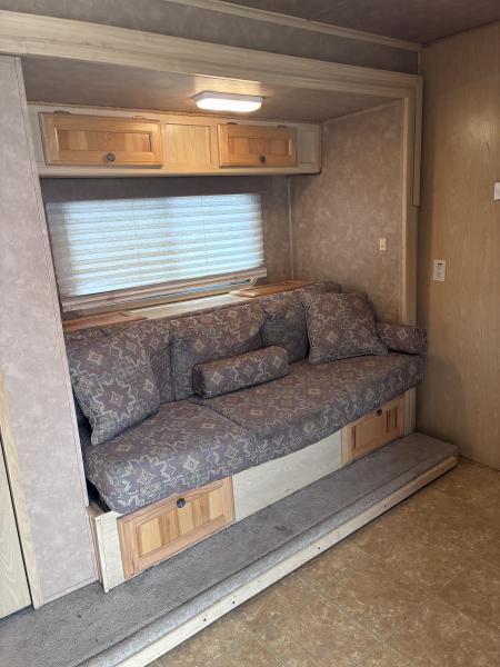 Used 2005 Exiss Trailers 4H 14'LQ Horse Trailer