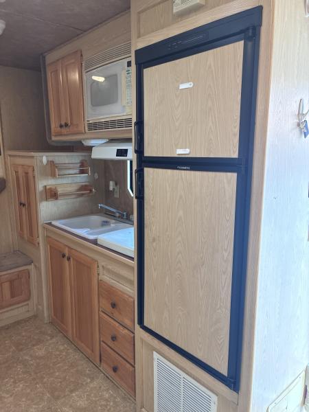Used 2005 Exiss Trailers 4H 14'LQ Horse Trailer