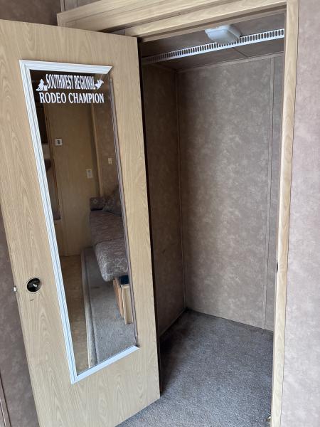 Used 2005 Exiss Trailers 4H 14'LQ Horse Trailer