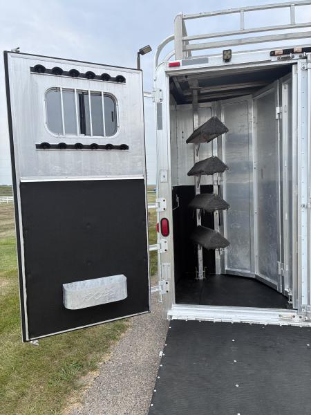 Used 2005 Exiss Trailers 4H 14'LQ Horse Trailer