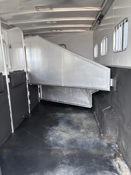 Used 2005 Exiss Trailers 4H 14'LQ Horse Trailer