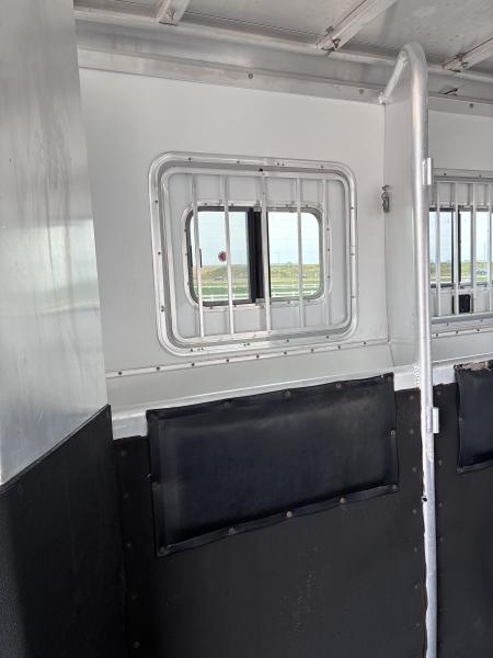Used 2005 Exiss Trailers 4H 14'LQ Horse Trailer