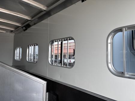 Used 2005 Exiss Trailers 4H 14'LQ Horse Trailer