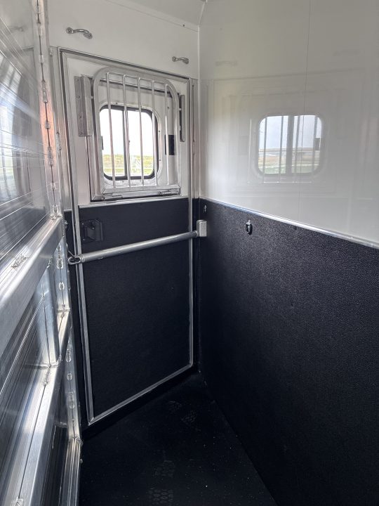 New 2027 Cimarron Trailers 4H GN R.T.G. Horse Trailer