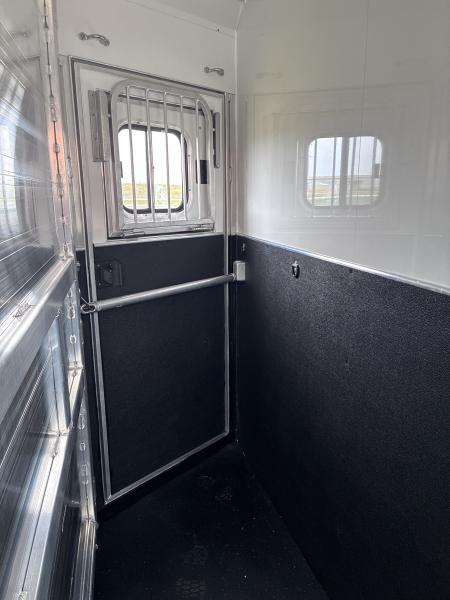 New 2027 Cimarron Trailers 4H GN R.T.G. Horse Trailer