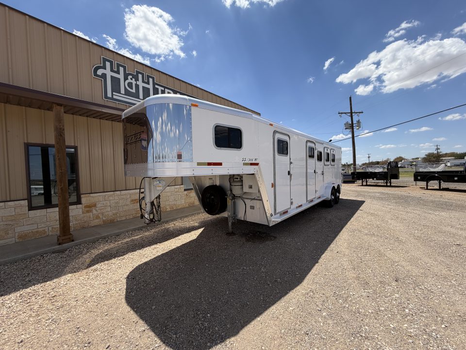 Used 2002 Exiss Trailers 3H LQ Horse Trailer