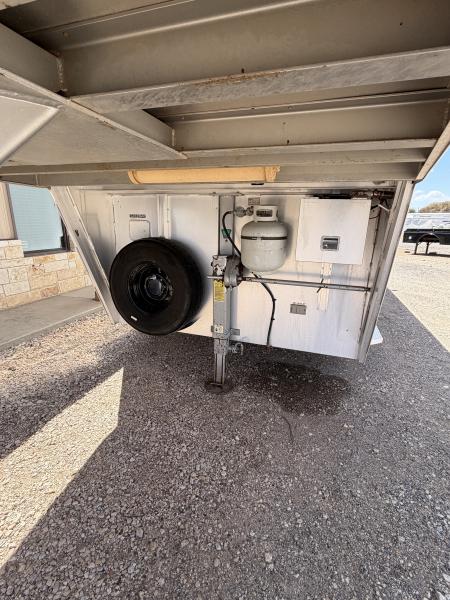Used 2002 Exiss Trailers 3H LQ Horse Trailer
