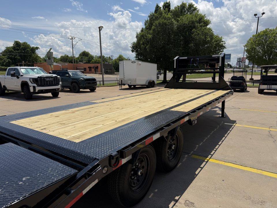 New #391863 2027 LOAD TRAIL GP 25 X 102 TANDEM AXLE LOW-PRO 14K FLATBED GOOSENECK W/ MAX RAMPS